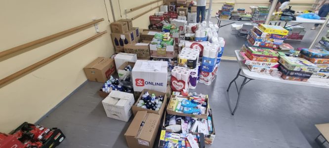 איסוף ציוד לחיילים בחוף כרמל