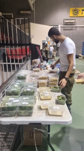 בישול לחיילים ומשפחות מגוייסים בחוף כרמל