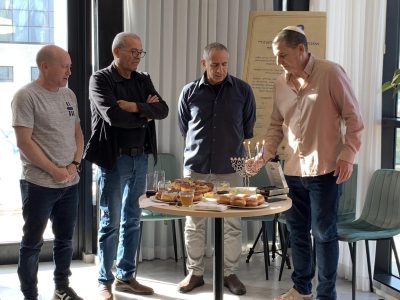 ראש מועצת חוף כרמל מברך על הנרות