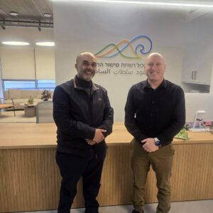 מנכ״ל האשכול תמיר מילרד וראש מועצת ג'סר א זרקא, שייח' מוראד עמאש